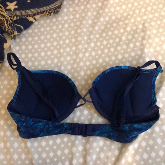 VS Bra - Picture 2 of 3